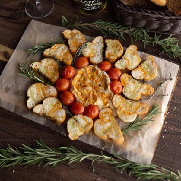 Запеченный камамбер с черри