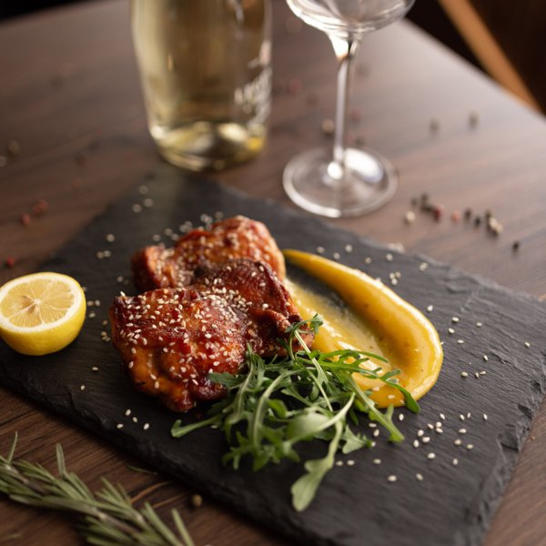 Бедро куриное с горчично-медовым соусом